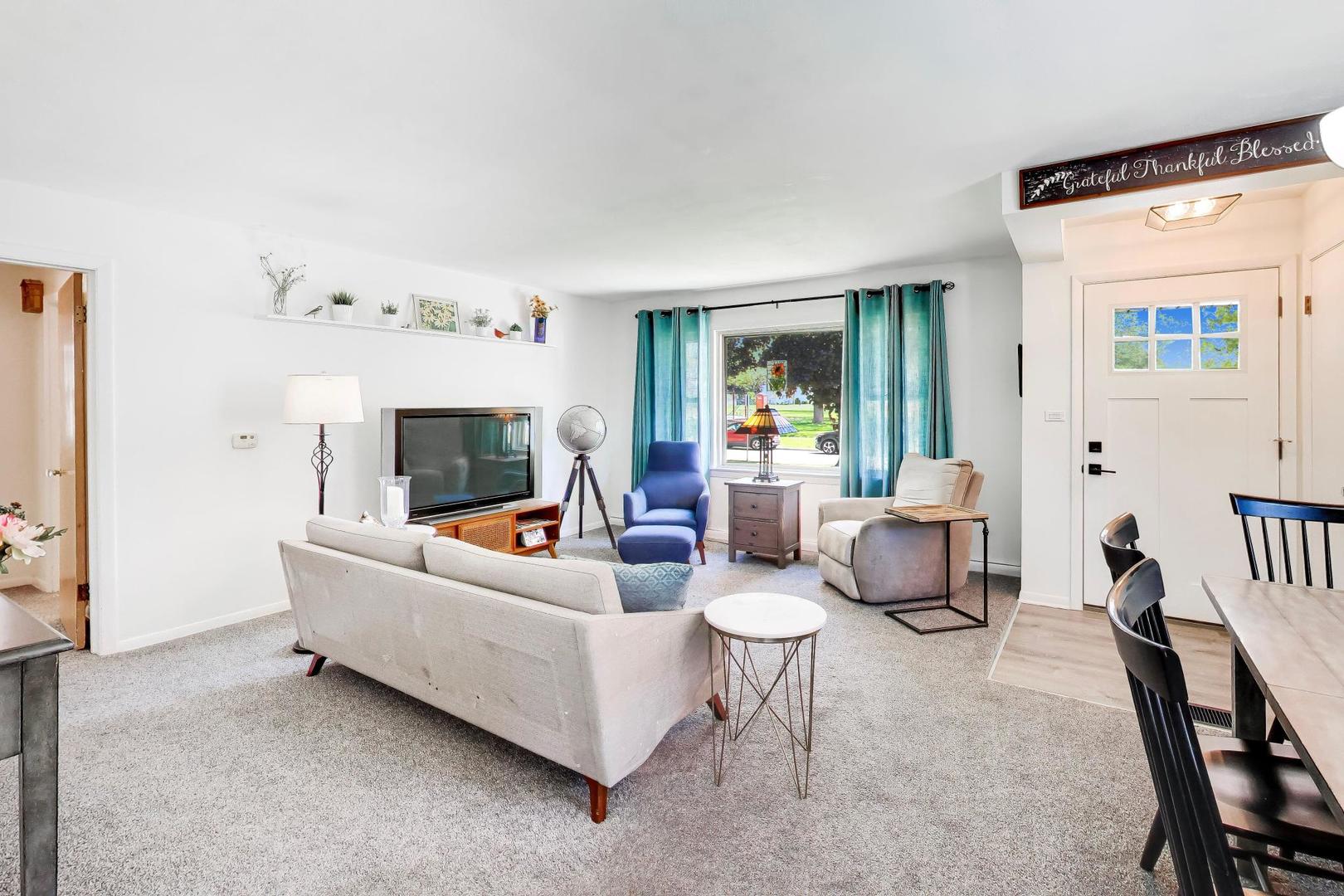 210 N 2nd Avenue, Villa Park, IL 60181