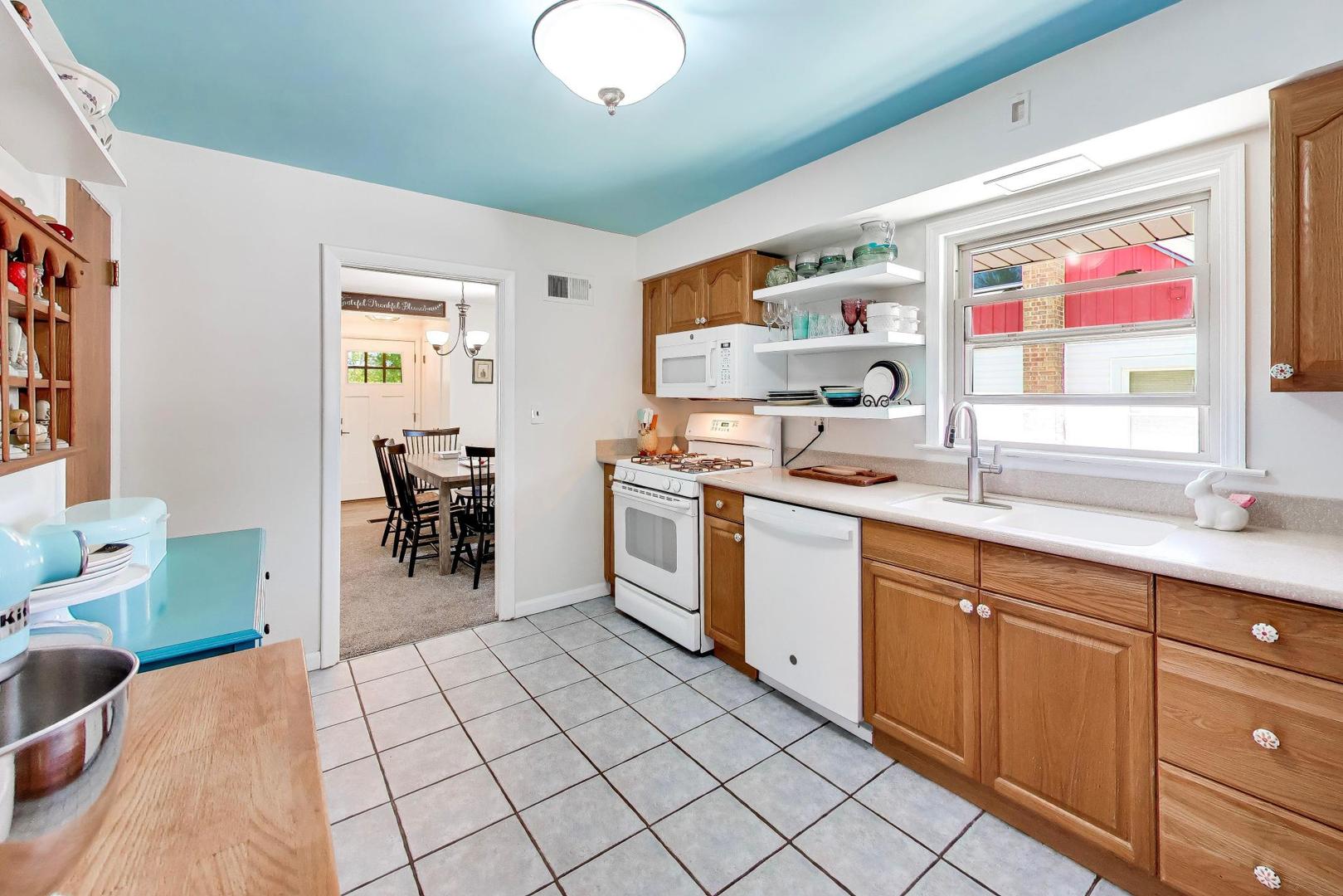 210 N 2nd Avenue, Villa Park, IL 60181