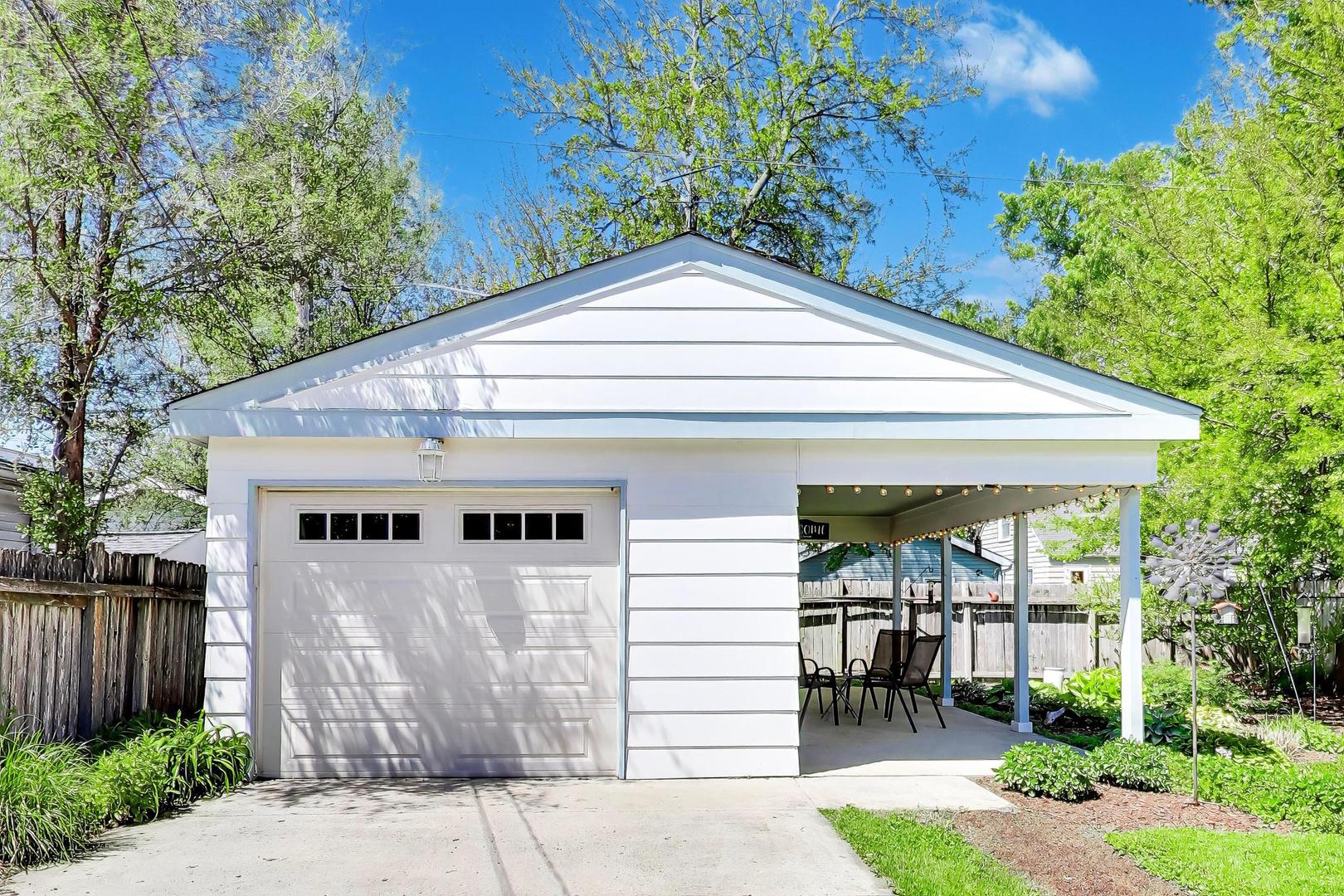 210 N 2nd Avenue, Villa Park, IL 60181