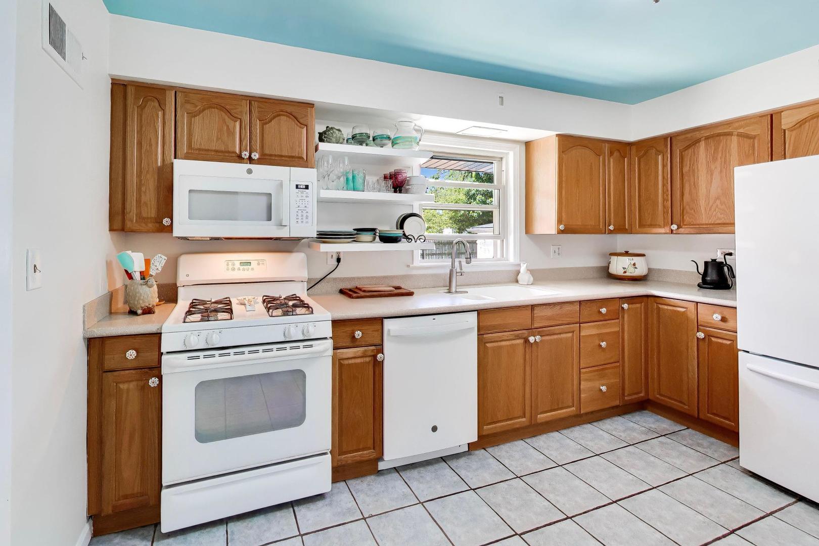 210 N 2nd Avenue, Villa Park, IL 60181