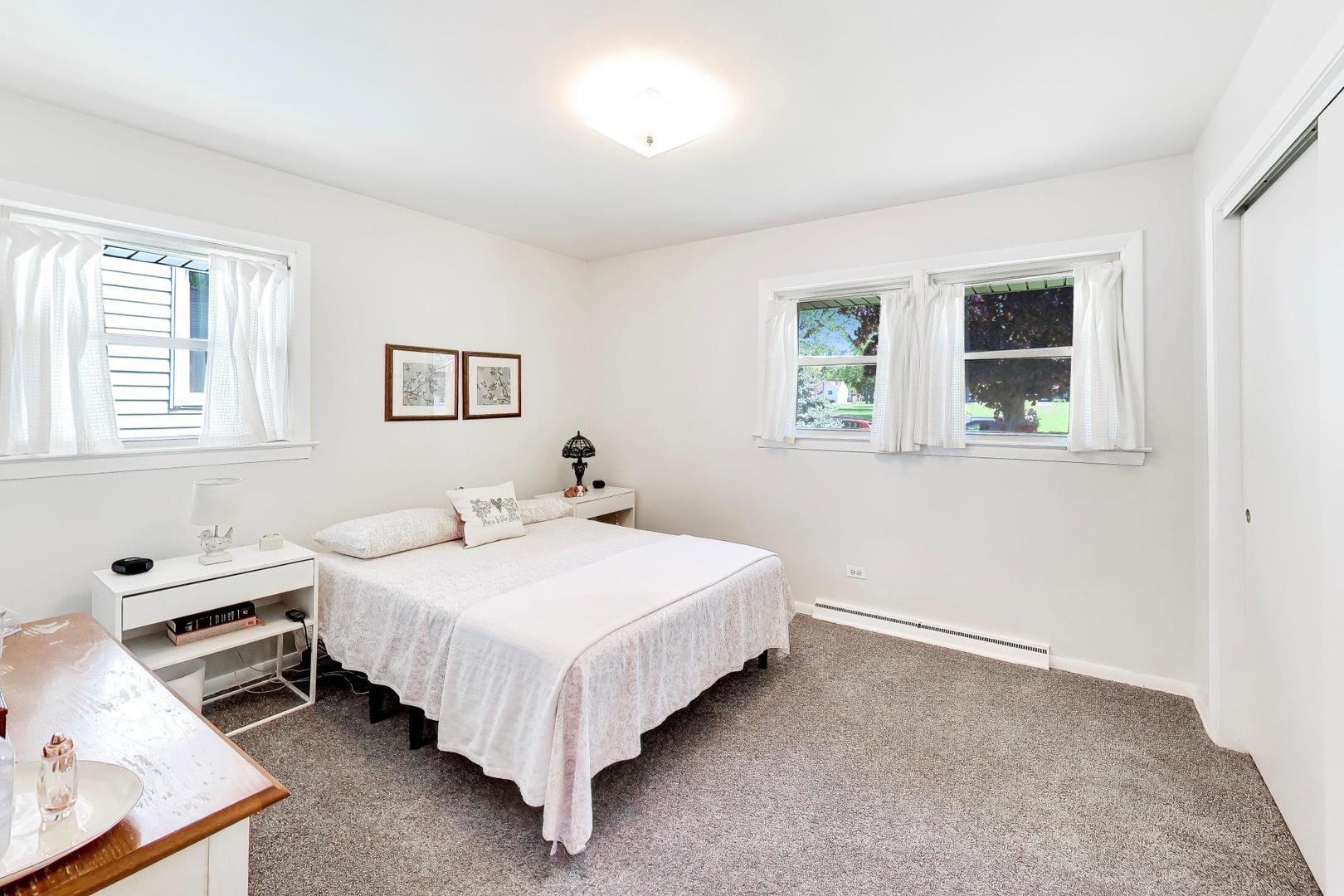 210 N 2nd Avenue, Villa Park, IL 60181