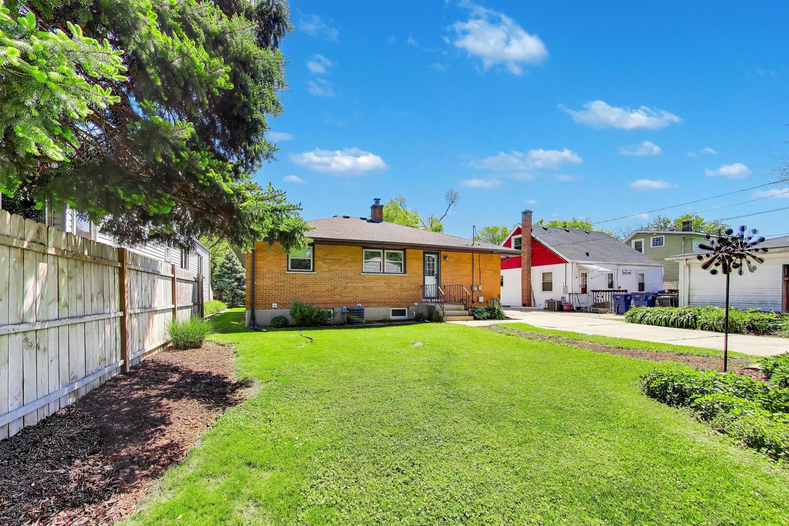 210 N 2nd Avenue, Villa Park, IL 60181
