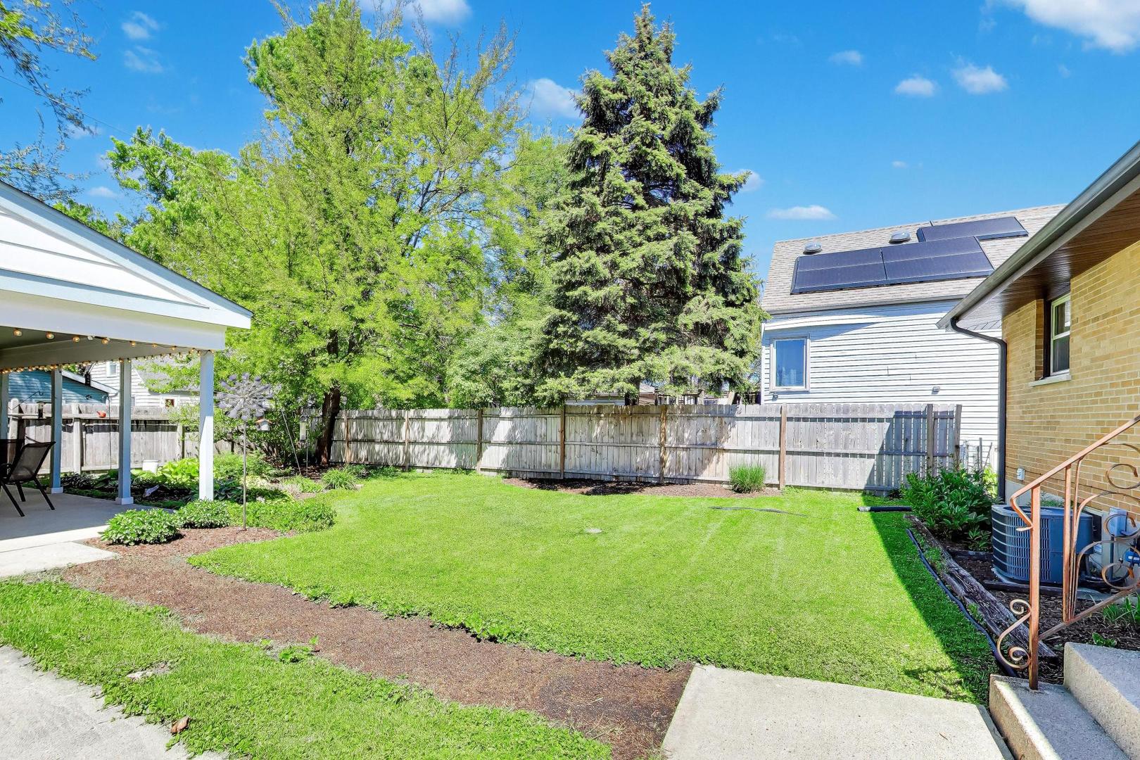 210 N 2nd Avenue, Villa Park, IL 60181