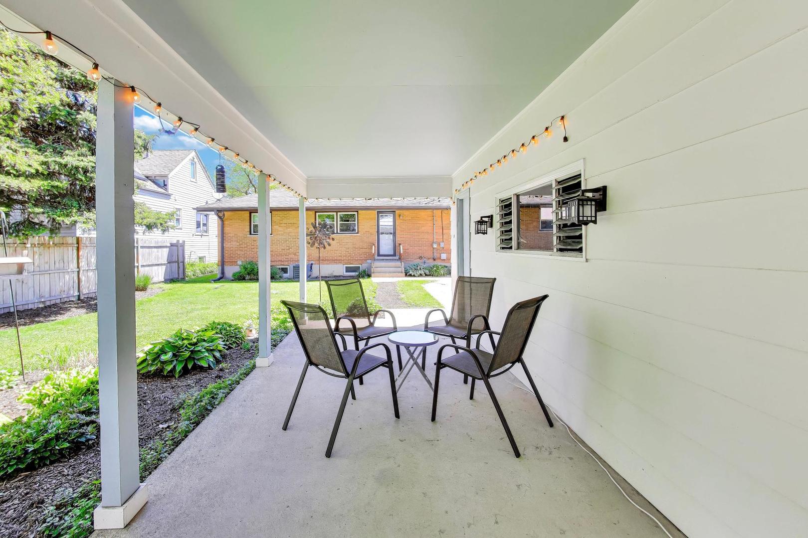 210 N 2nd Avenue, Villa Park, IL 60181