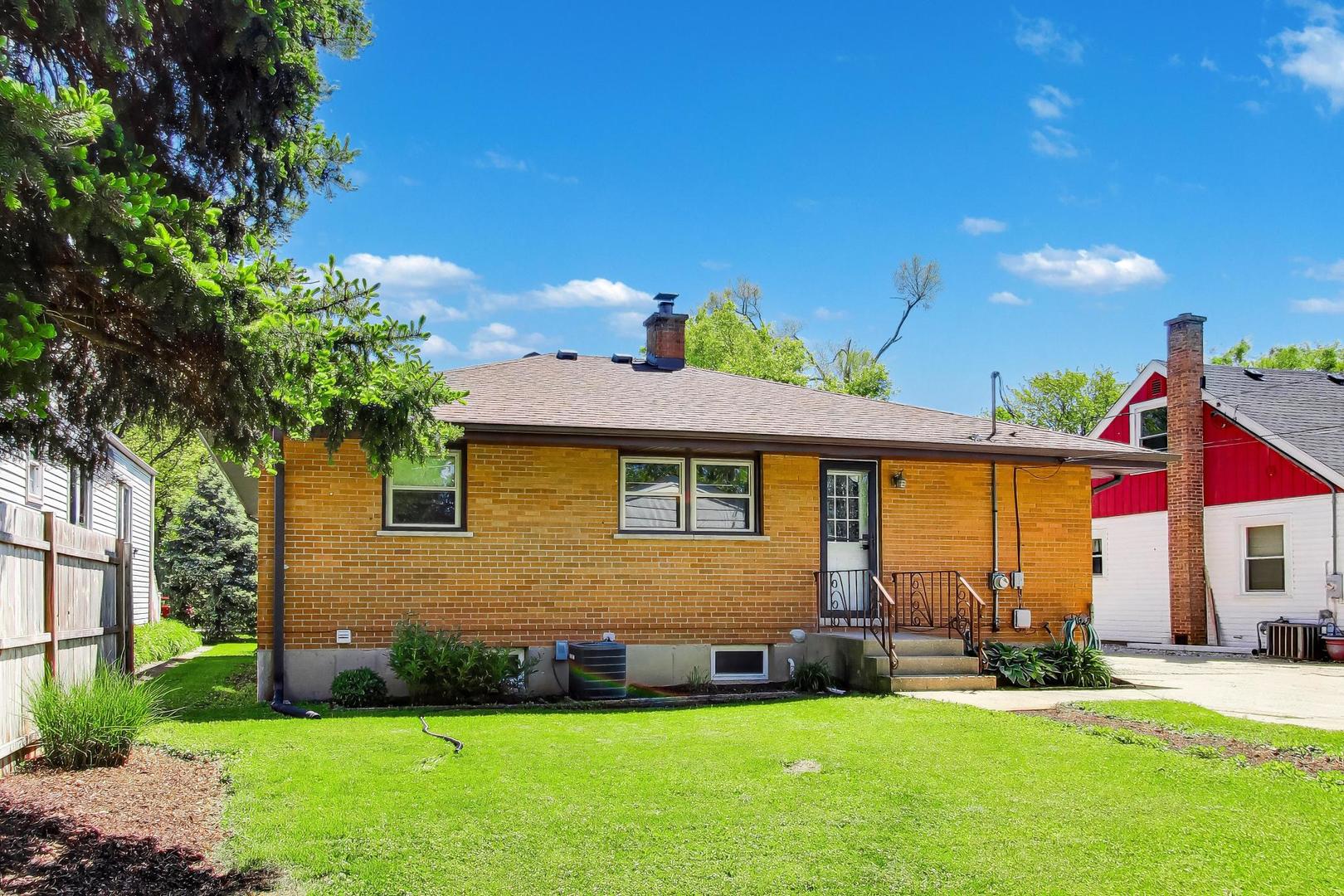 210 N 2nd Avenue, Villa Park, IL 60181