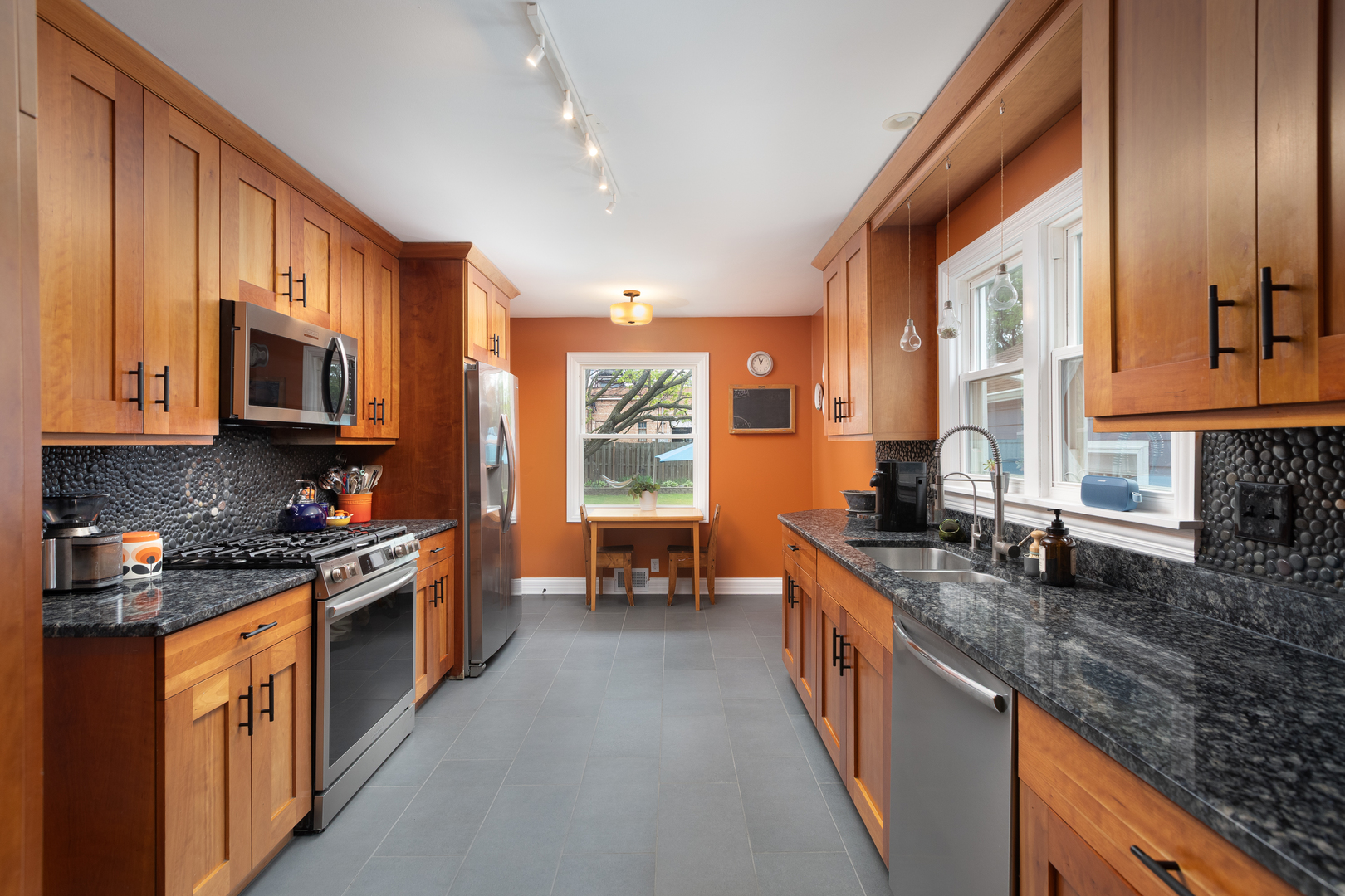 826 N Main Street, Naperville, IL 60563