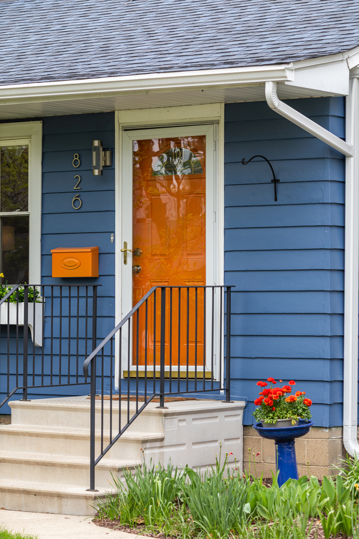 826 N Main Street, Naperville, IL 60563