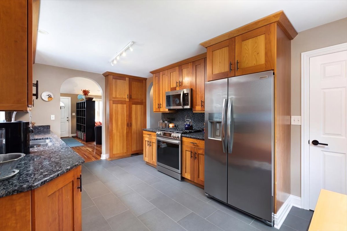 826 N Main Street, Naperville, IL 60563