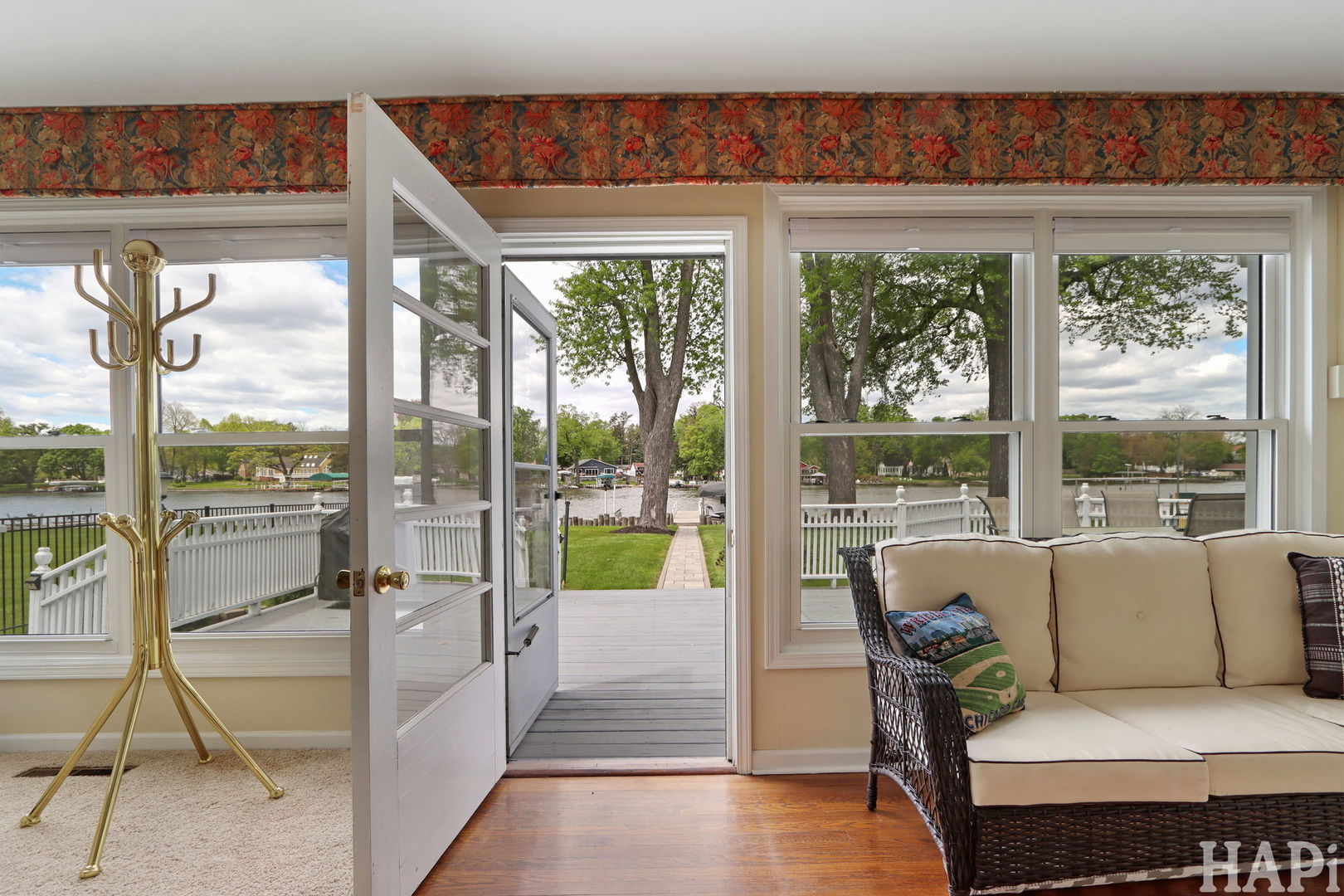 1611 N Woodlawn Park Avenue, McHenry, IL 60051