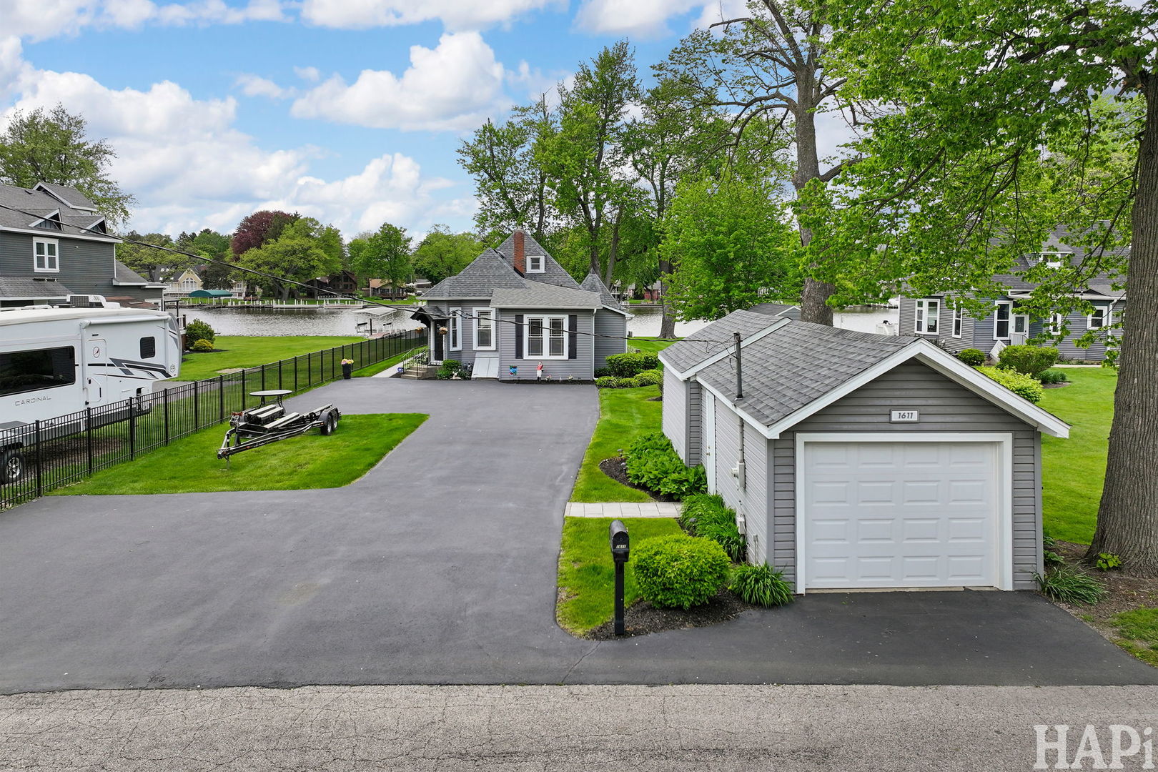 1611 N Woodlawn Park Avenue, McHenry, IL 60051