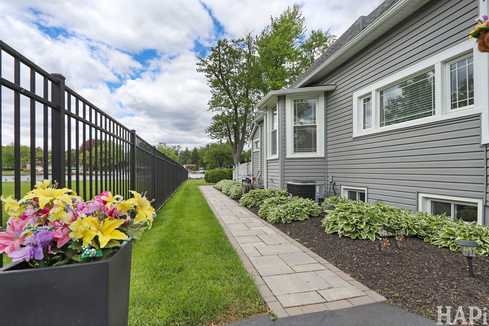 1611 N Woodlawn Park Avenue, McHenry, IL 60051