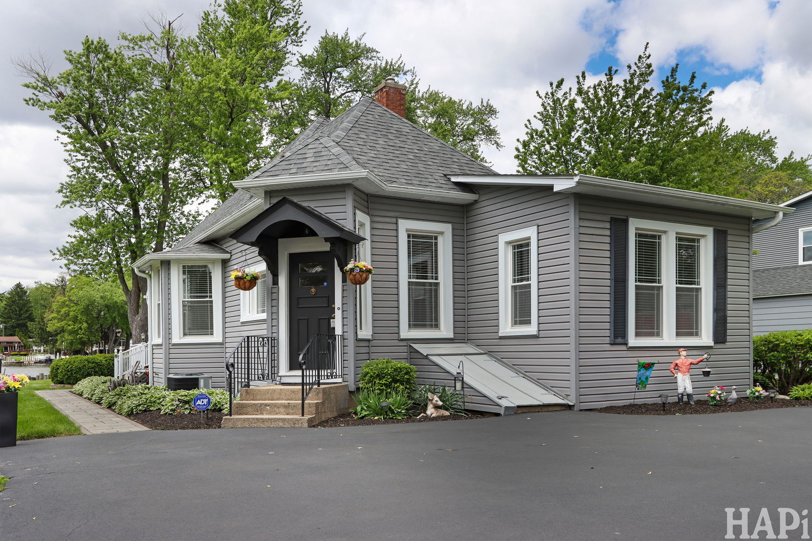 1611 N Woodlawn Park Avenue, McHenry, IL 60051