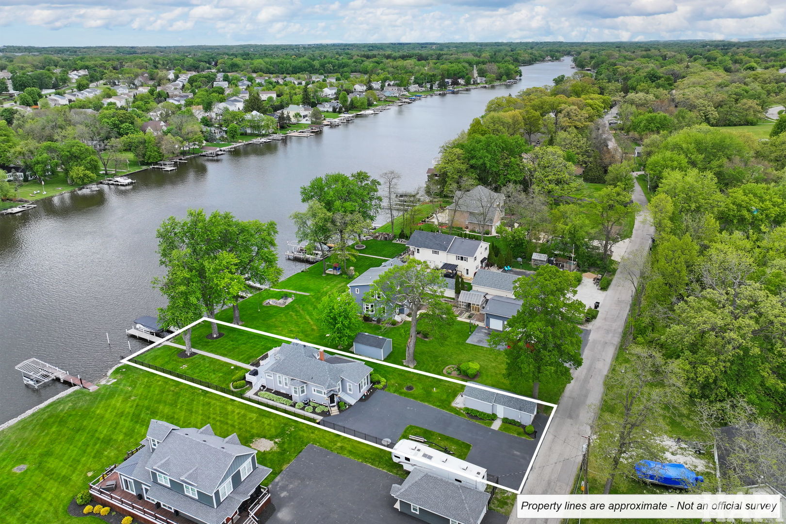 1611 N Woodlawn Park Avenue, McHenry, IL 60051
