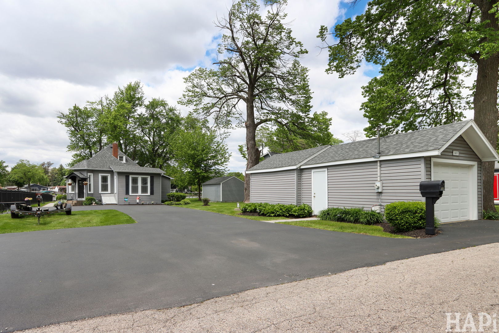 1611 N Woodlawn Park Avenue, McHenry, IL 60051
