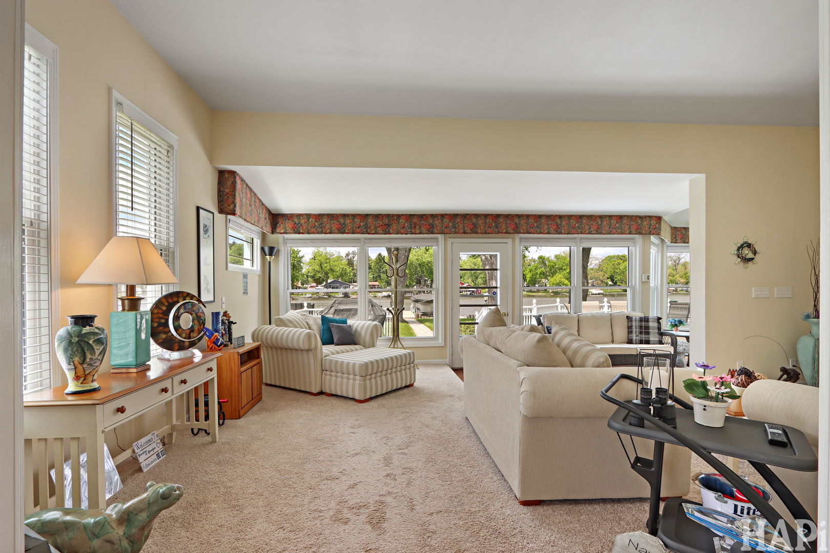 1611 N Woodlawn Park Avenue, McHenry, IL 60051