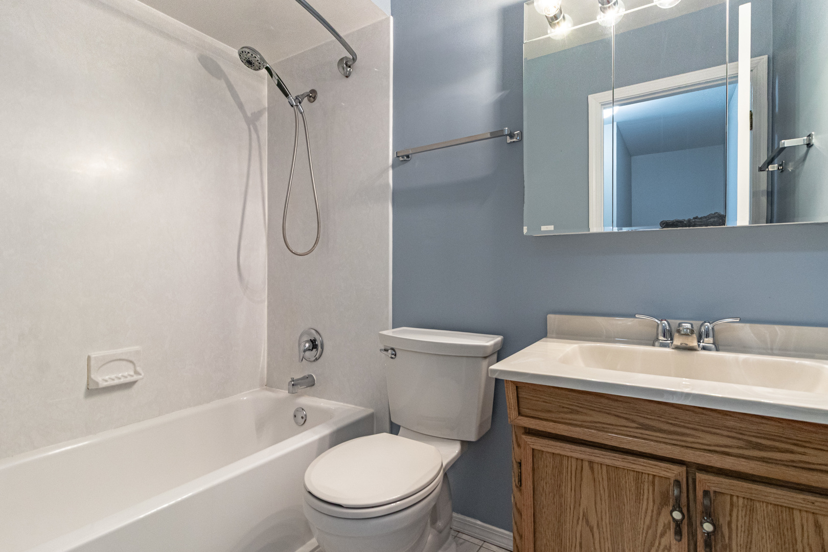 414 INVERRARY Lane #414, Deerfield, IL 60015