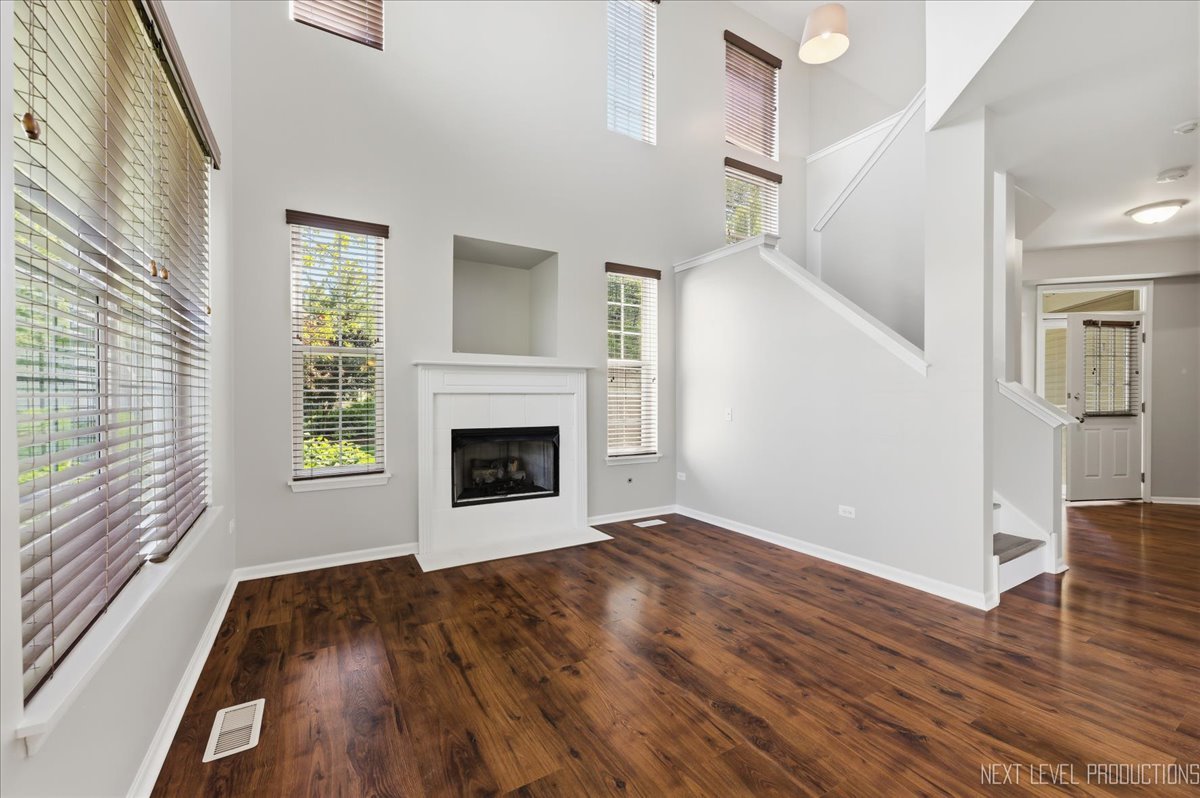 2940 White Thorn Circle, Naperville, IL 60564