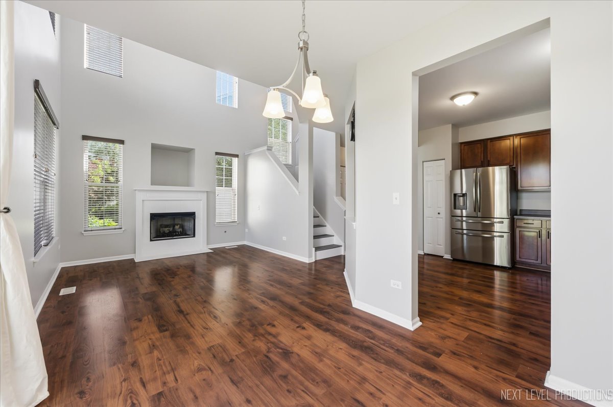 2940 White Thorn Circle, Naperville, IL 60564
