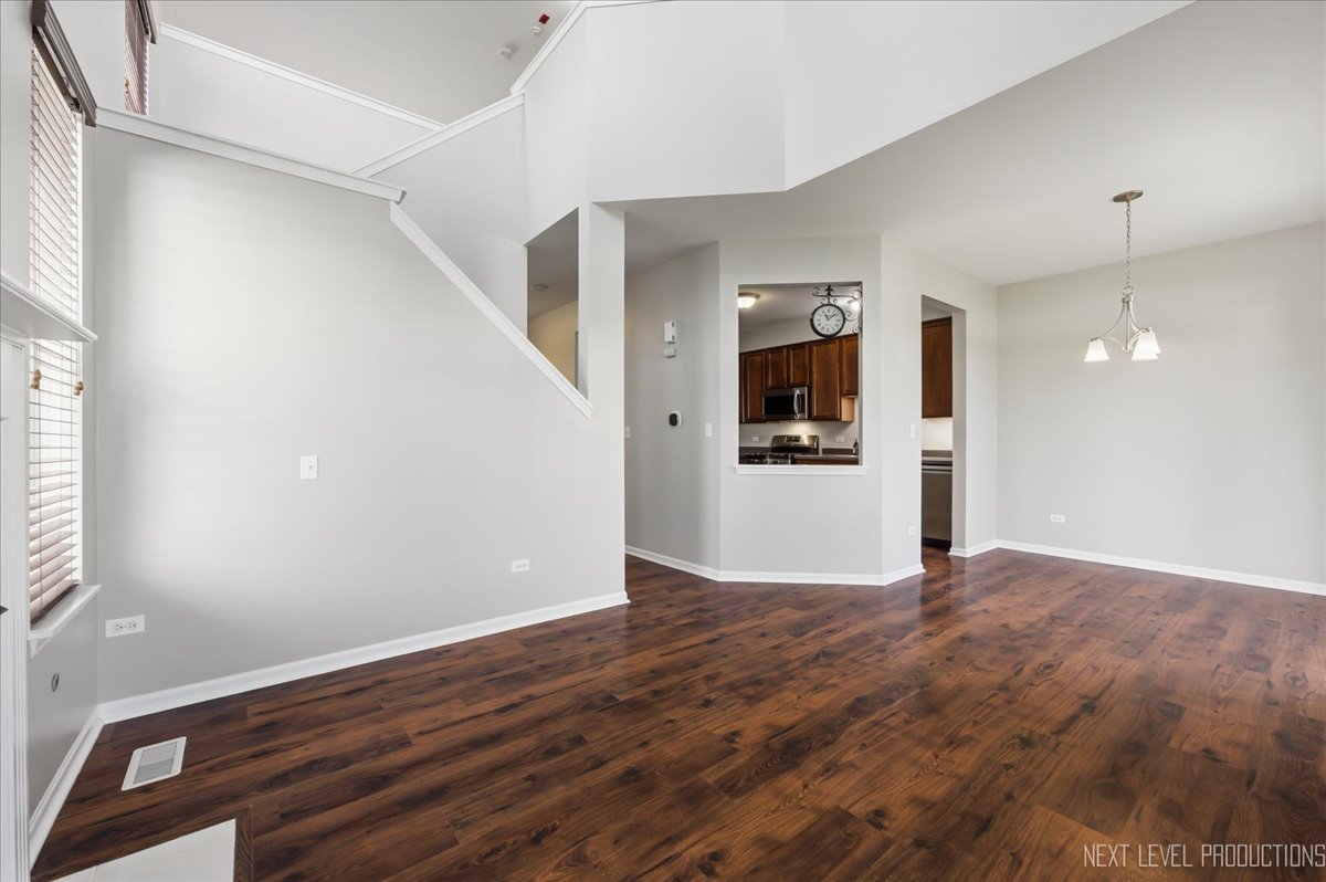 2940 White Thorn Circle, Naperville, IL 60564
