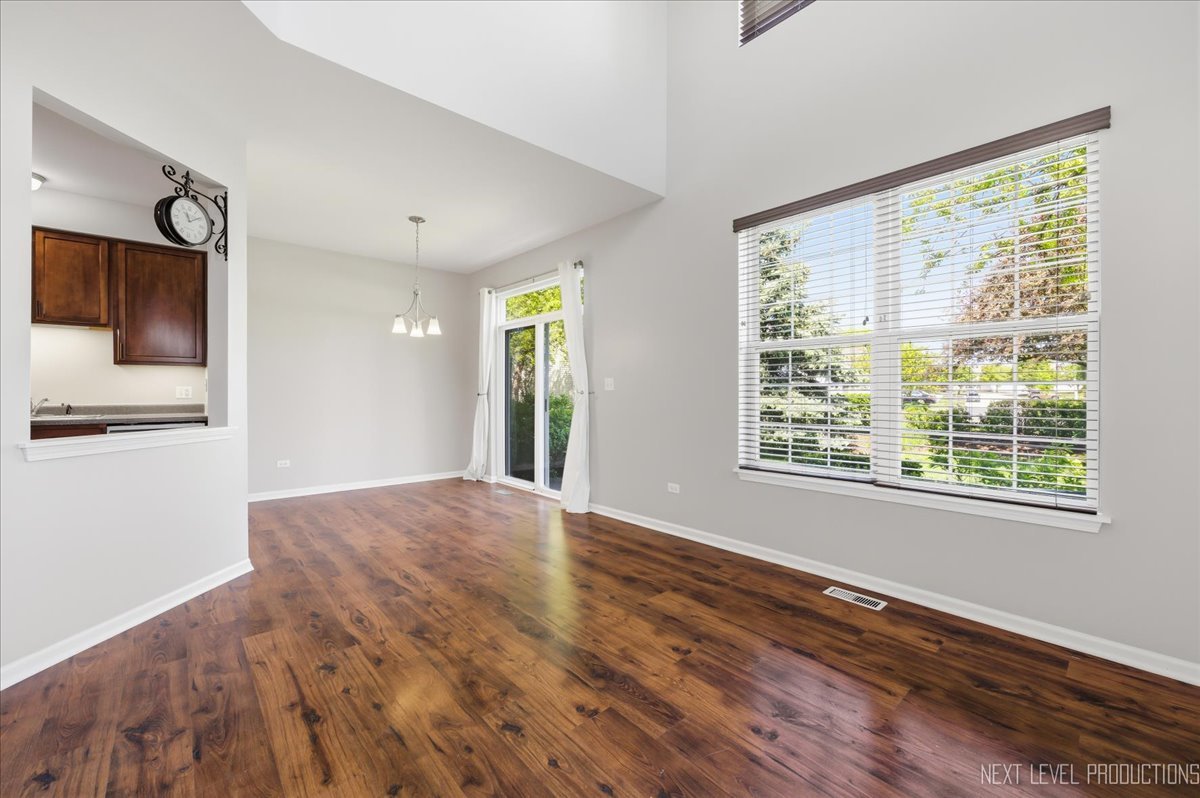 2940 White Thorn Circle, Naperville, IL 60564