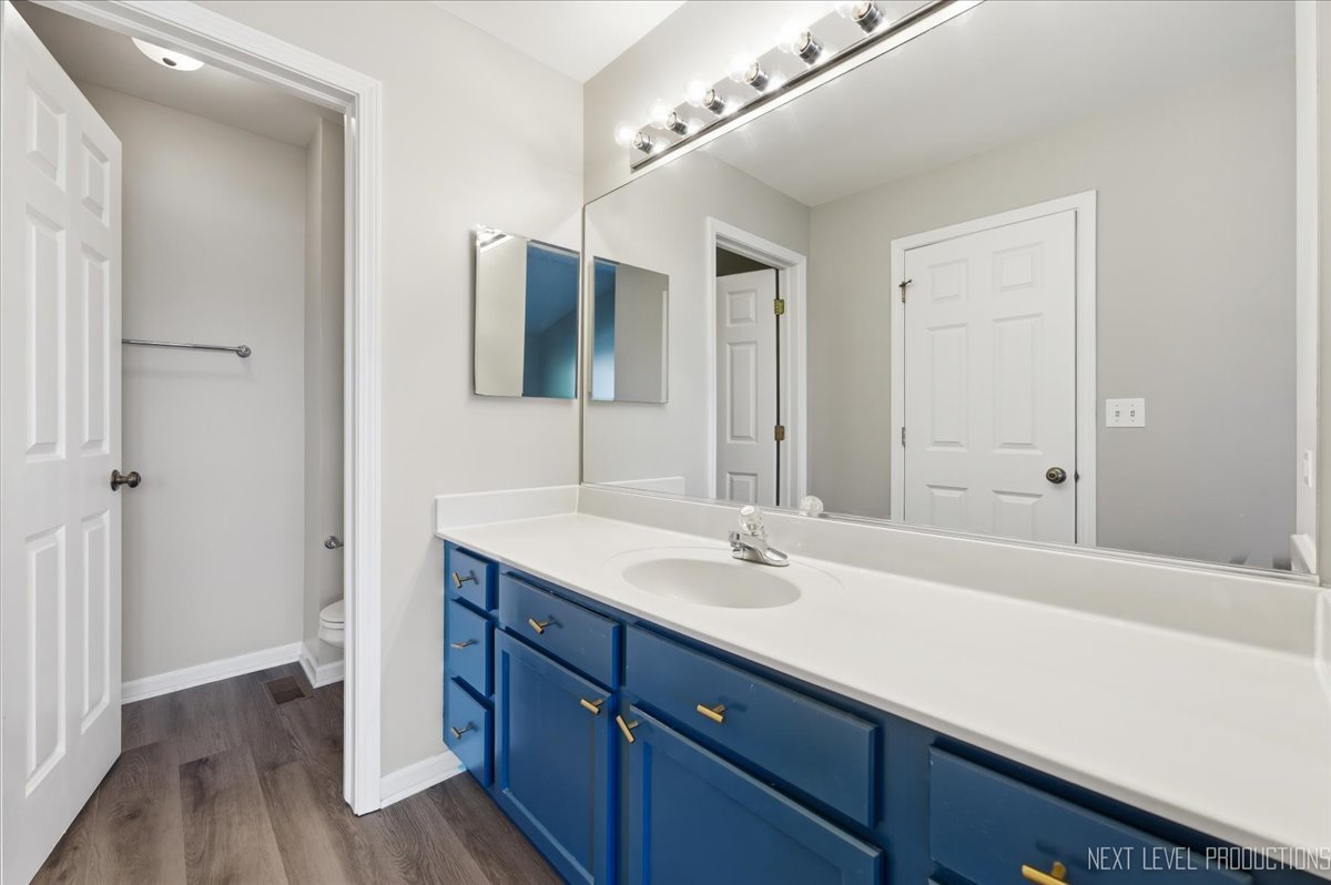 2940 White Thorn Circle, Naperville, IL 60564