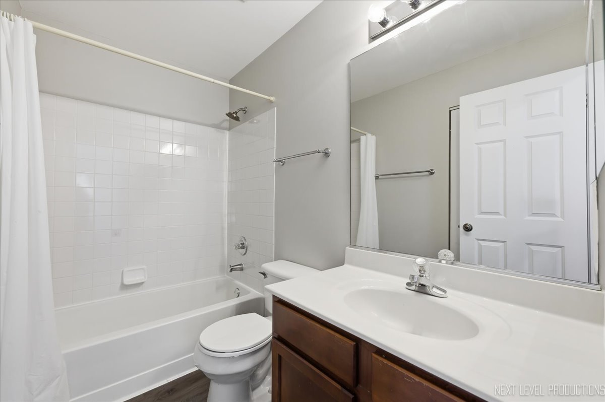 2940 White Thorn Circle, Naperville, IL 60564