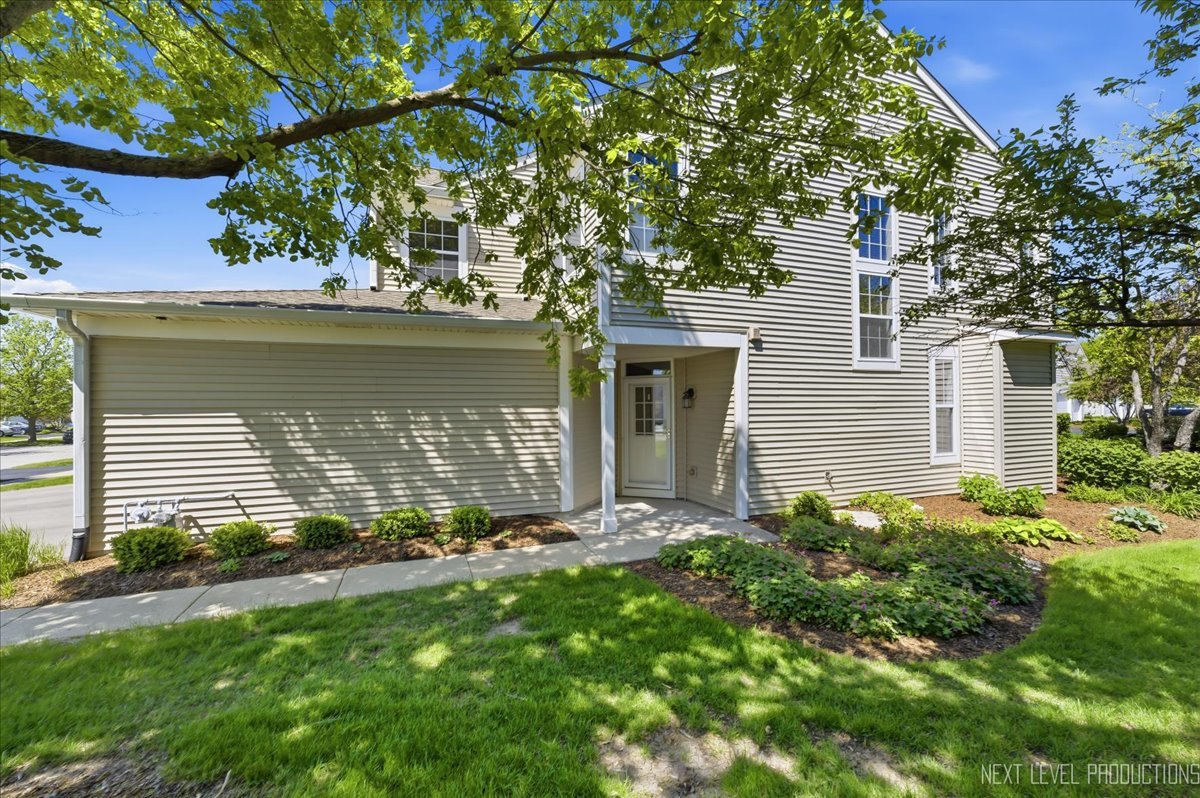 2940 White Thorn Circle, Naperville, IL 60564