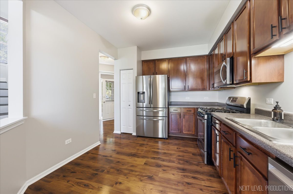 2940 White Thorn Circle, Naperville, IL 60564