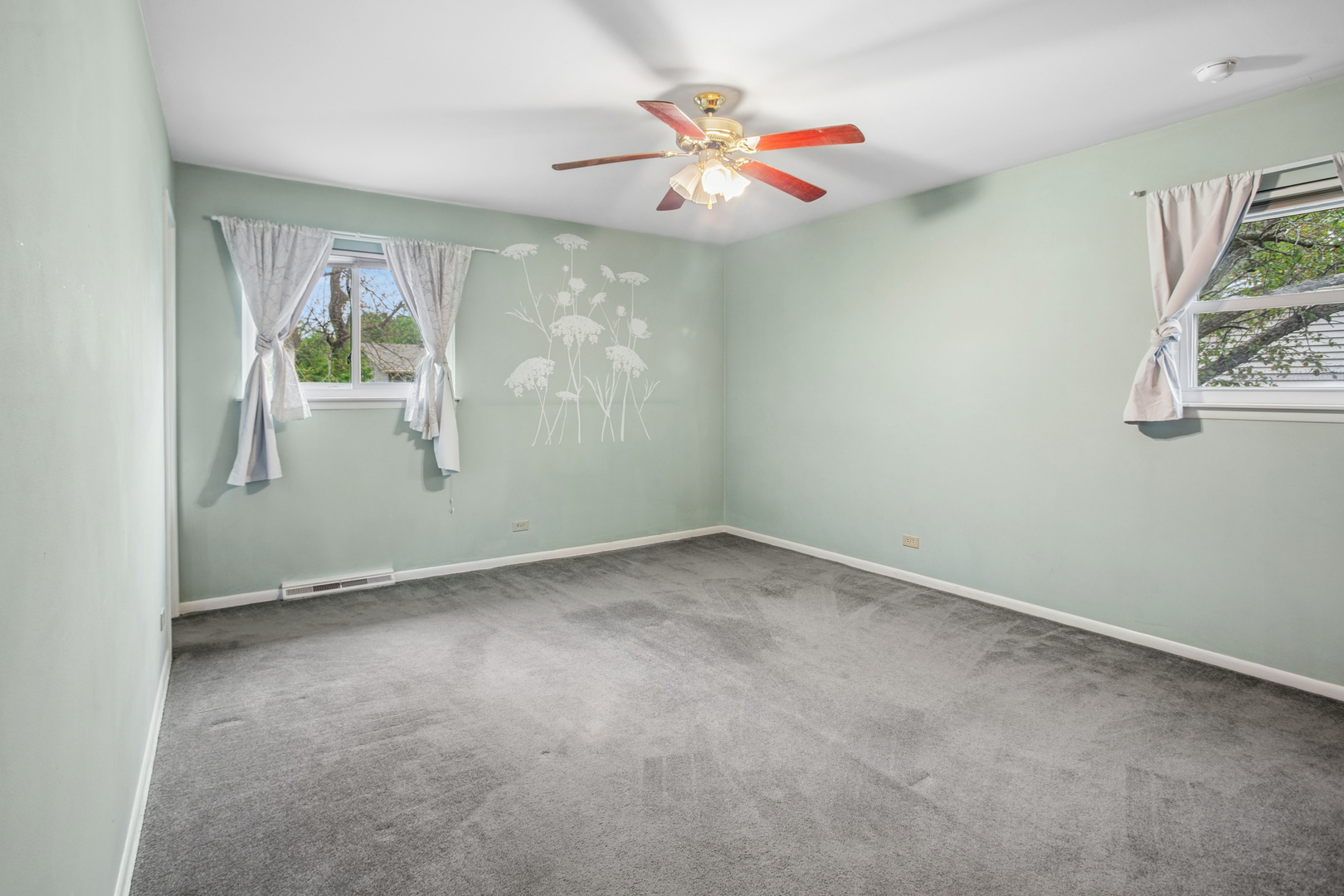 1062 E Williams Drive, Palatine, IL 60074
