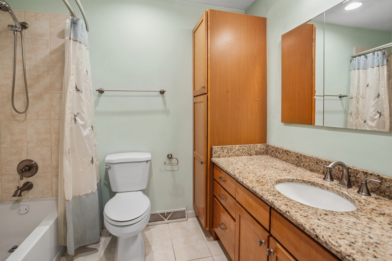 1062 E Williams Drive, Palatine, IL 60074