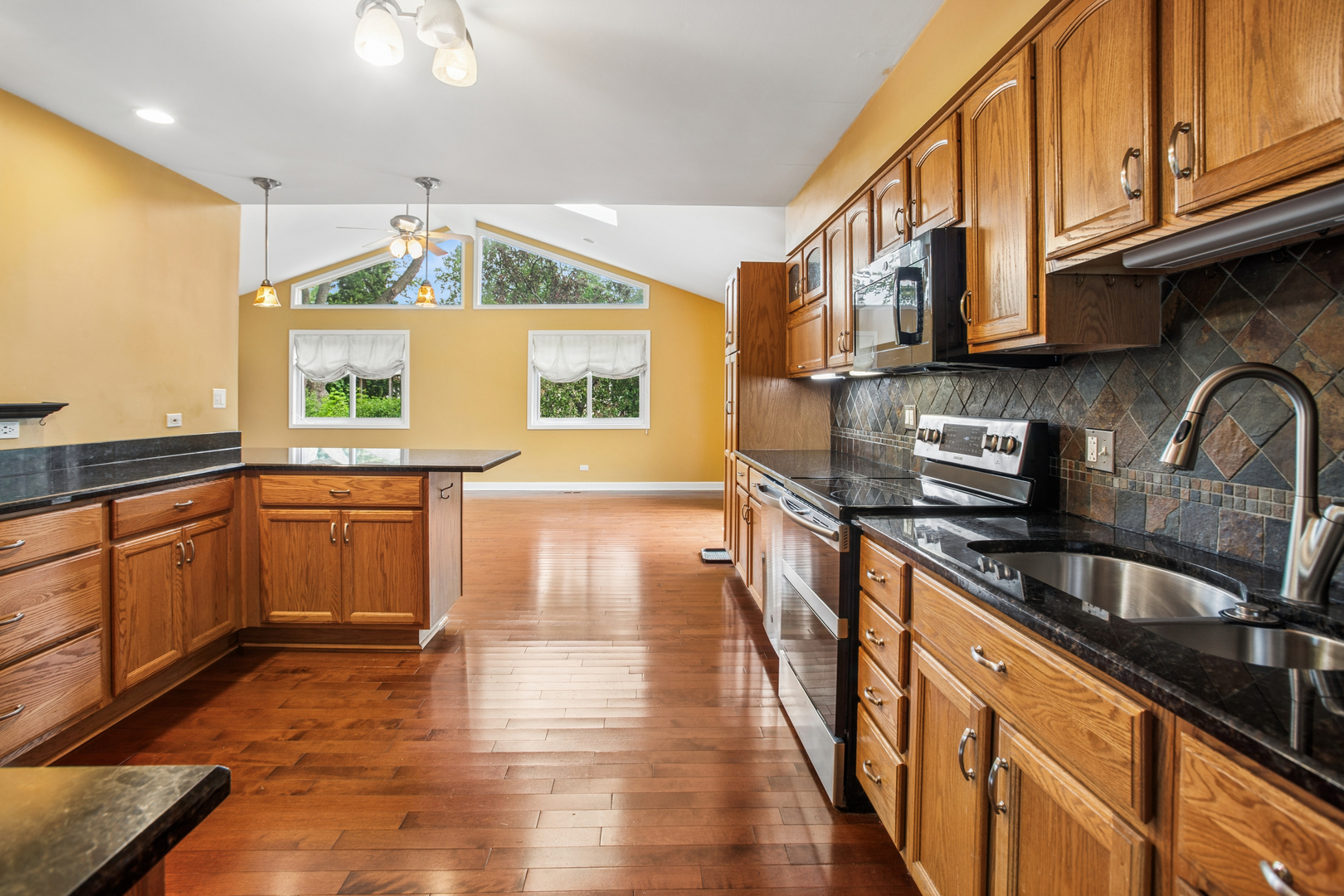 1062 E Williams Drive, Palatine, IL 60074