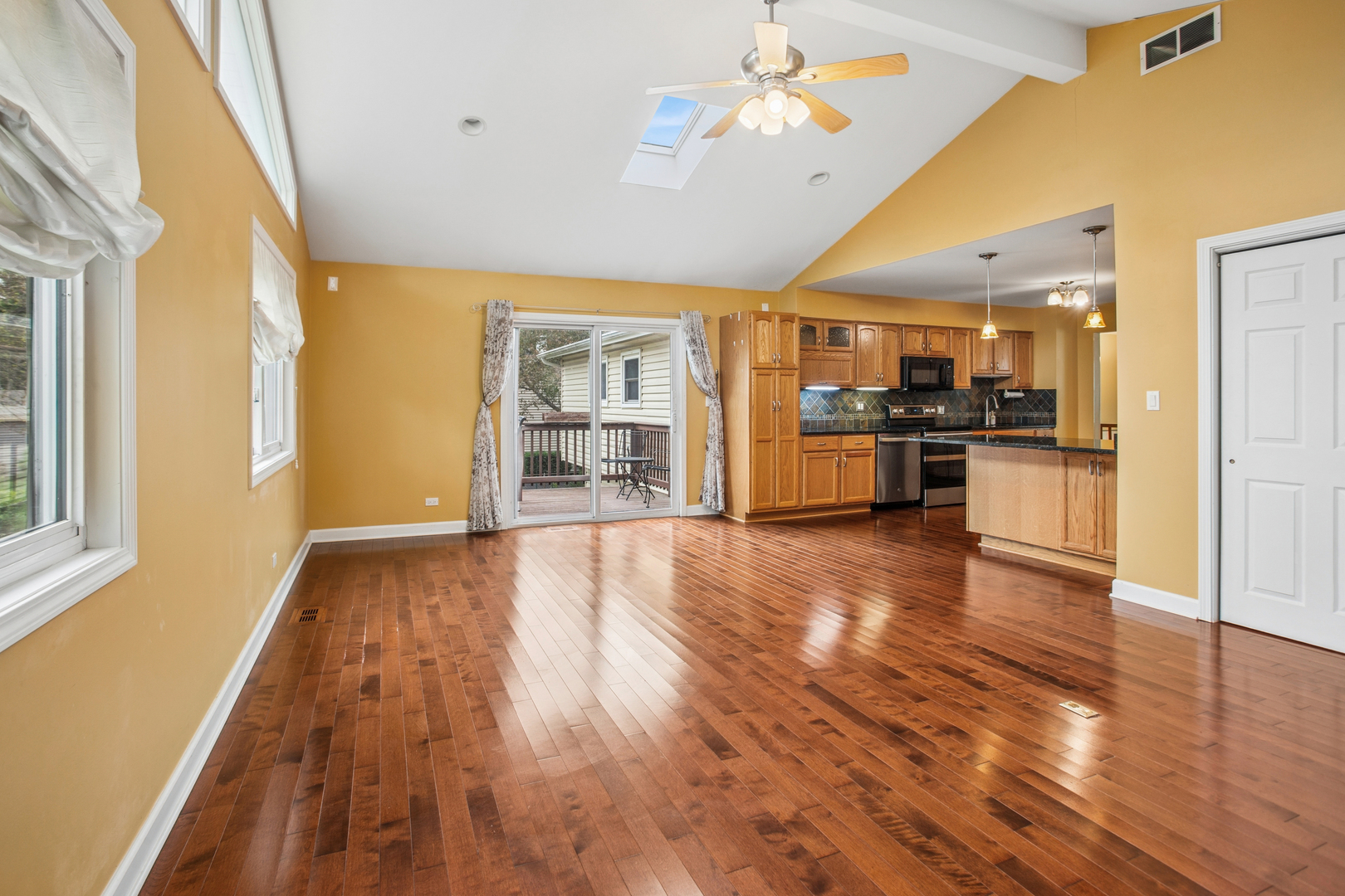1062 E Williams Drive, Palatine, IL 60074