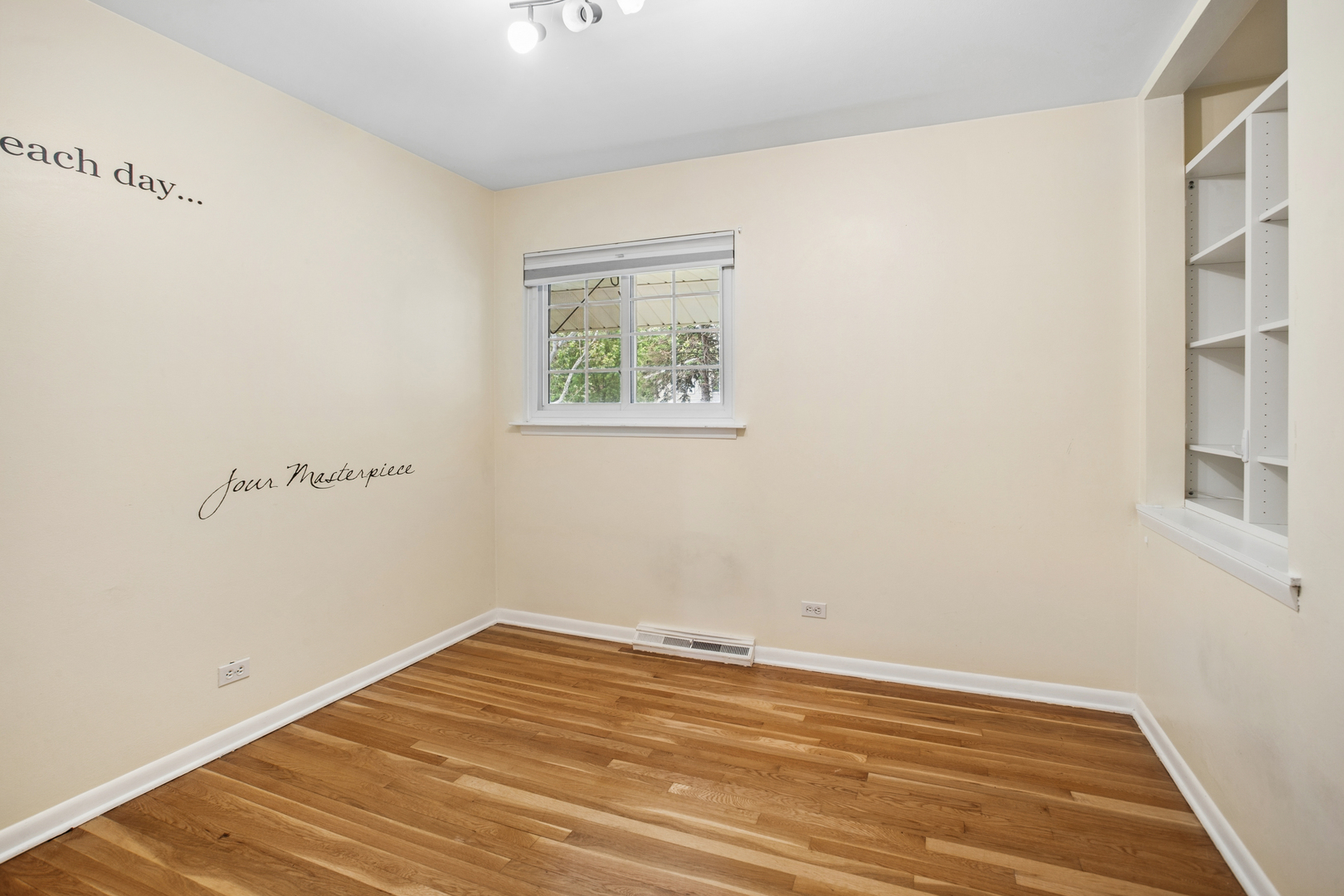 1062 E Williams Drive, Palatine, IL 60074
