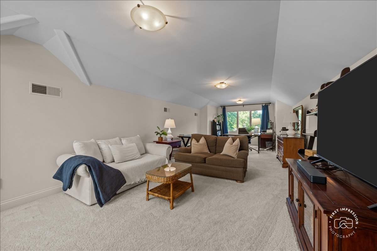 1116 Heatherton Drive, Naperville, IL 60563