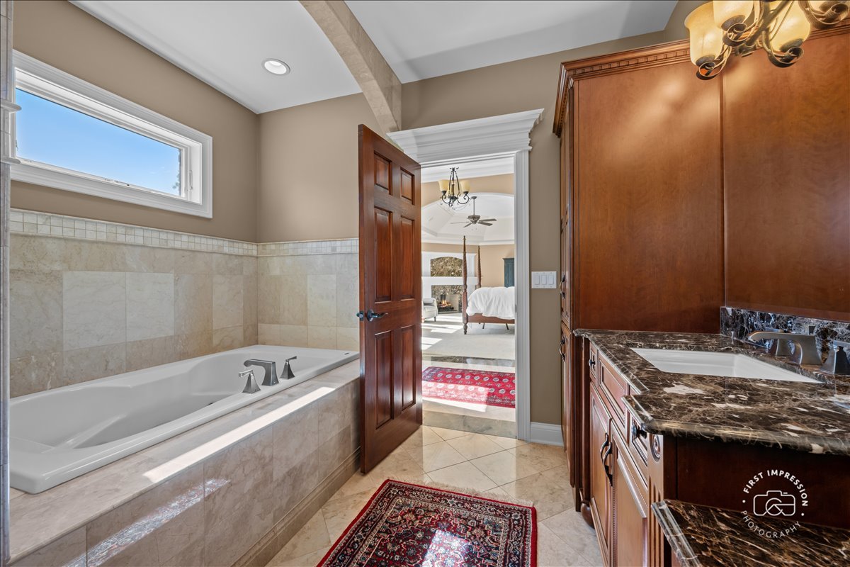 1116 Heatherton Drive, Naperville, IL 60563