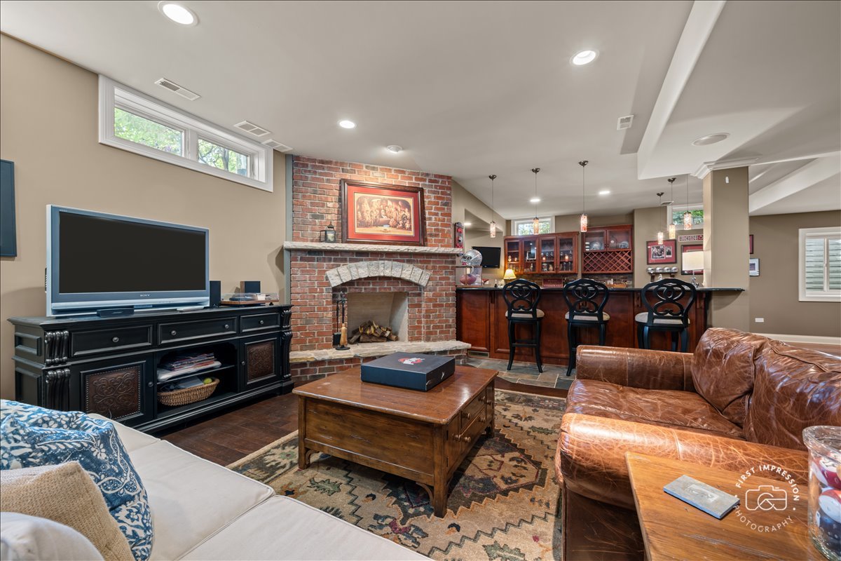 1116 Heatherton Drive, Naperville, IL 60563