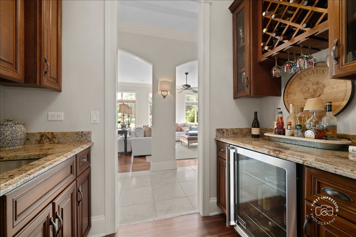 1116 Heatherton Drive, Naperville, IL 60563