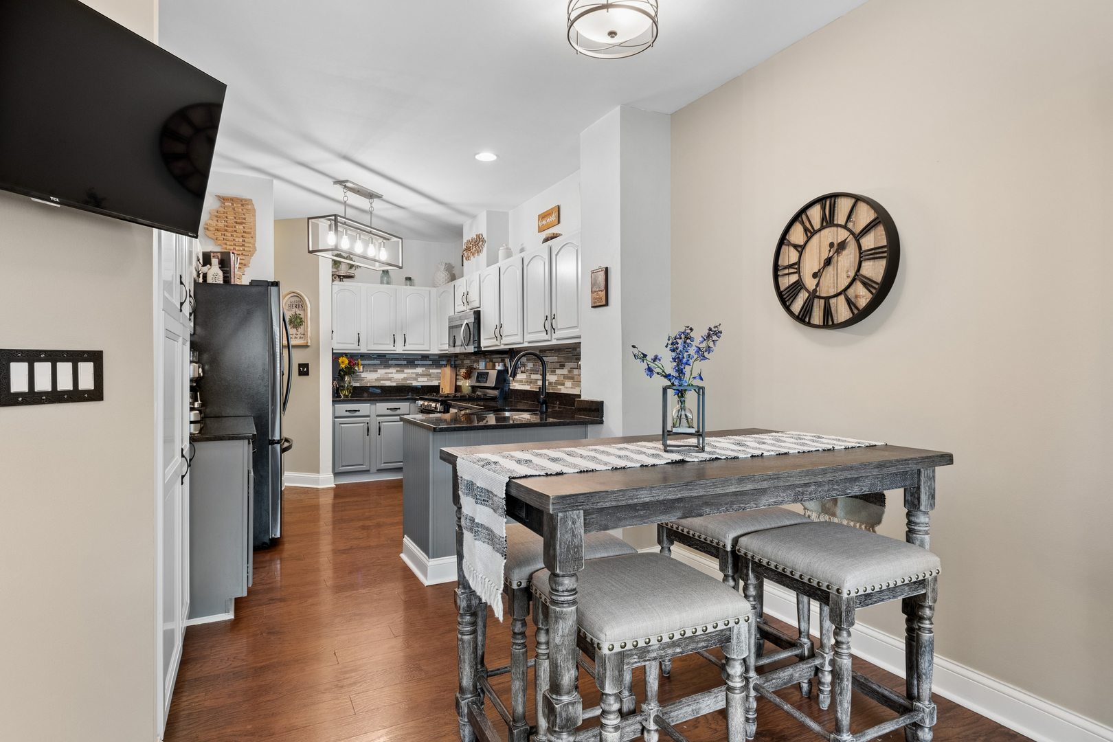 30404 Fowler Circle, Warrenville, IL 60555