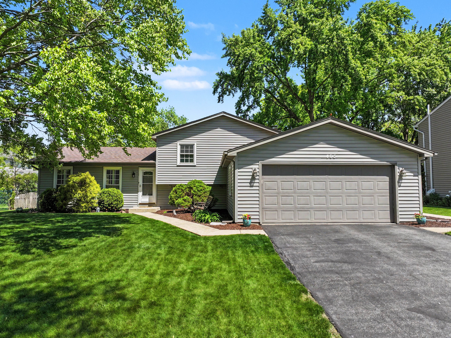 405 Carriage Hill Road, Naperville, IL 60565