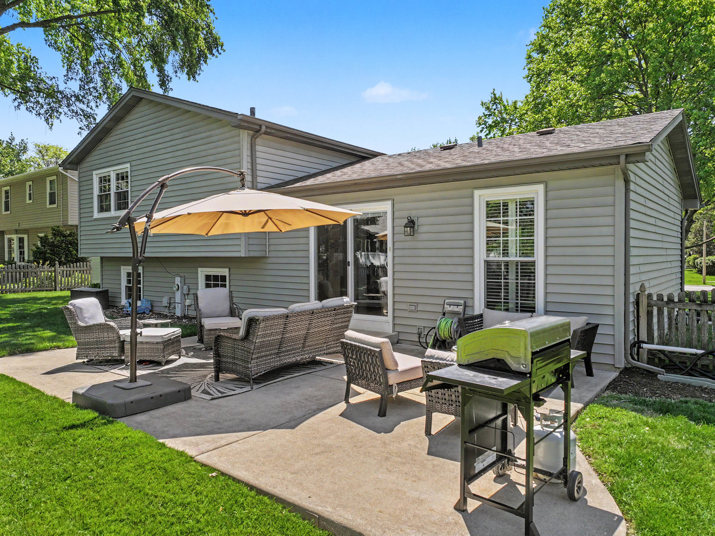405 Carriage Hill Road, Naperville, IL 60565