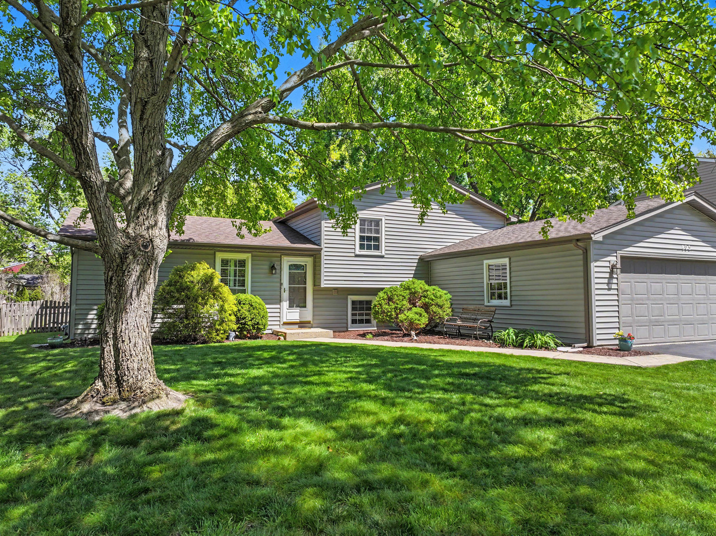 405 Carriage Hill Road, Naperville, IL 60565