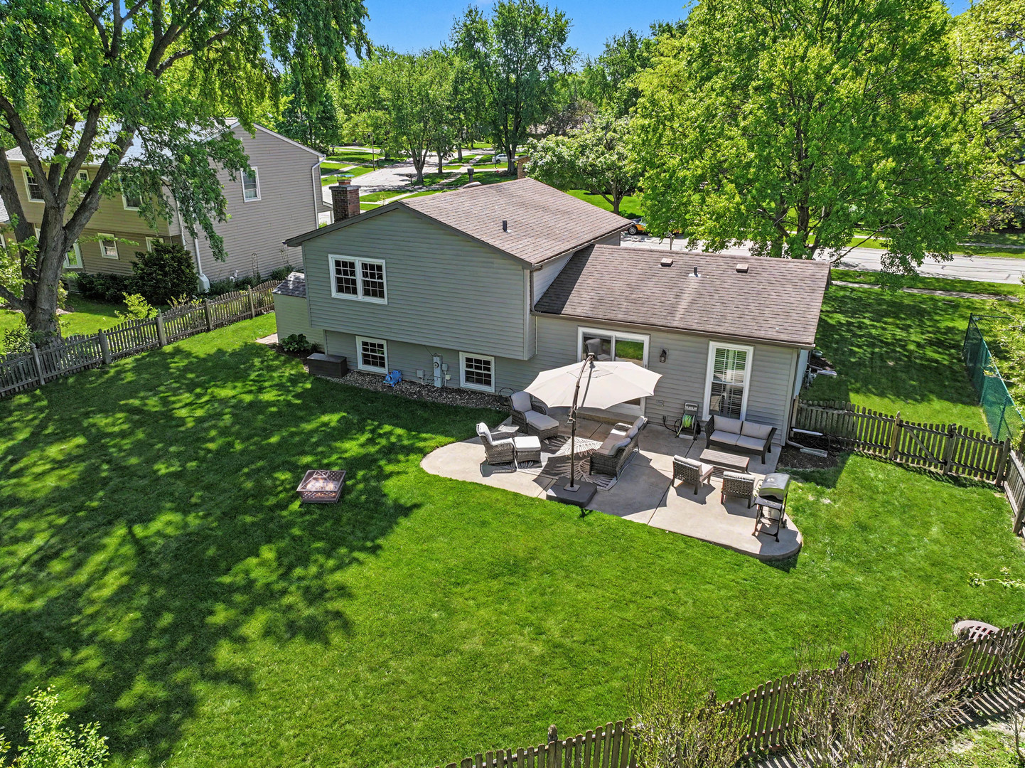 405 Carriage Hill Road, Naperville, IL 60565