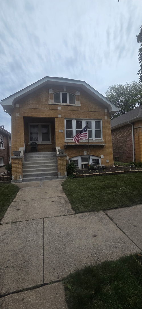 2123 Clinton Avenue, Berwyn, IL 60402