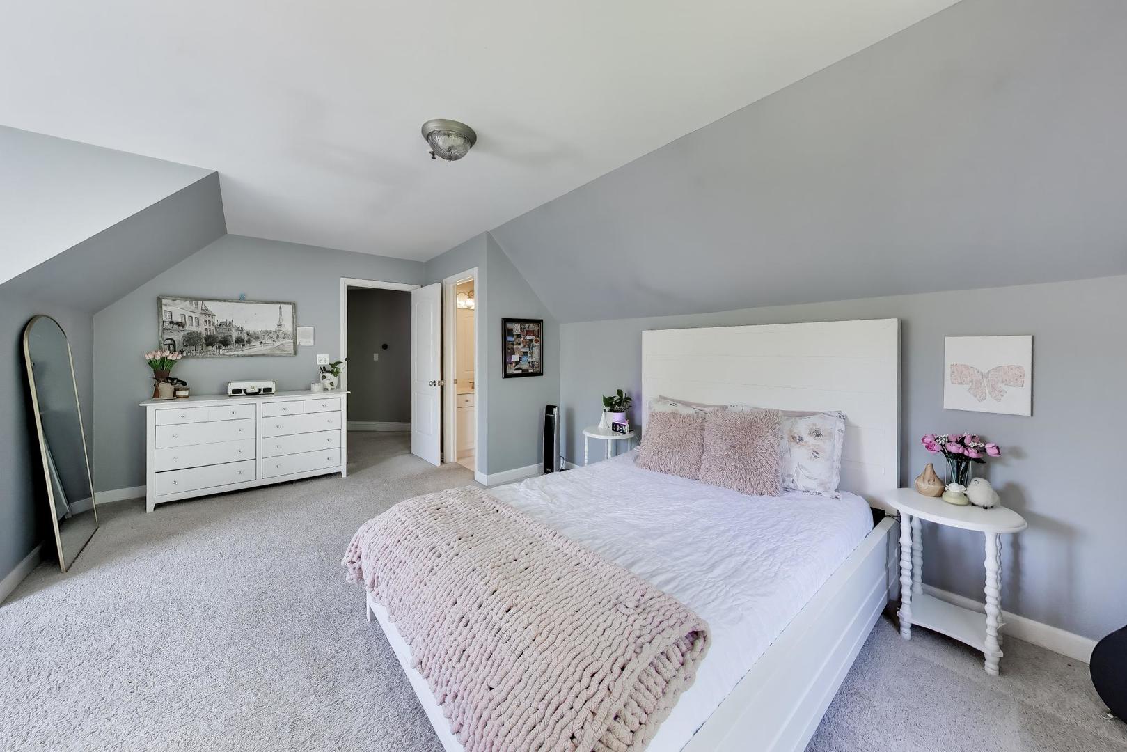 4550 Eleanor Drive, Long Grove, IL 60047