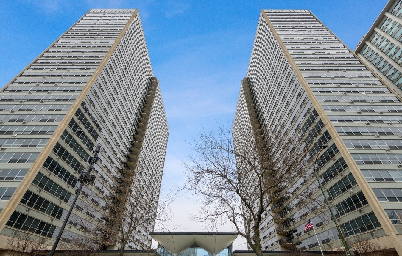 3550 N Lake Shore Drive #1813, Chicago, IL 60657