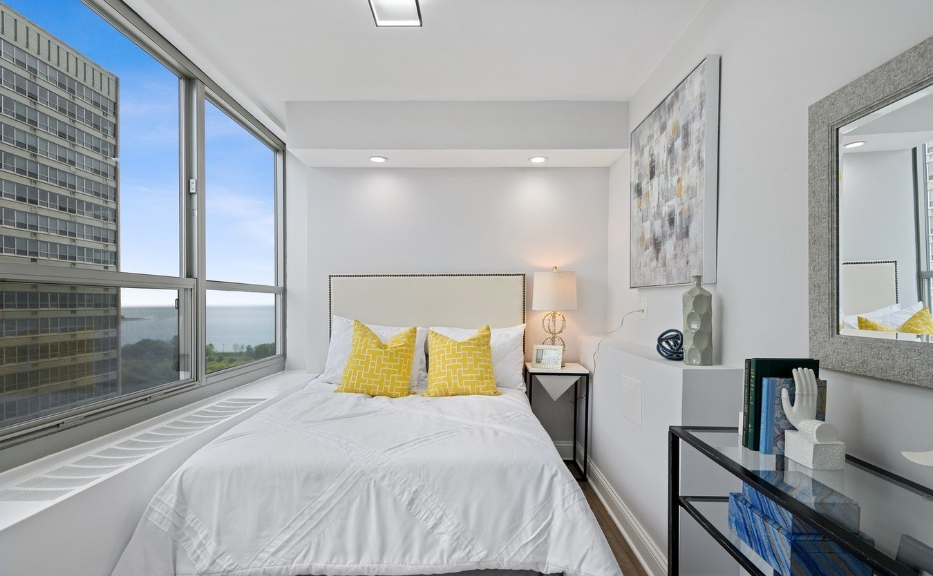 3550 N Lake Shore Drive #1813, Chicago, IL 60657