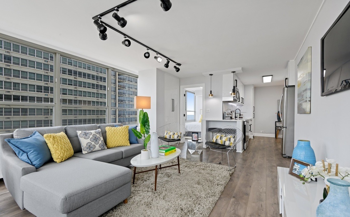 3550 N Lake Shore Drive #1813, Chicago, IL 60657