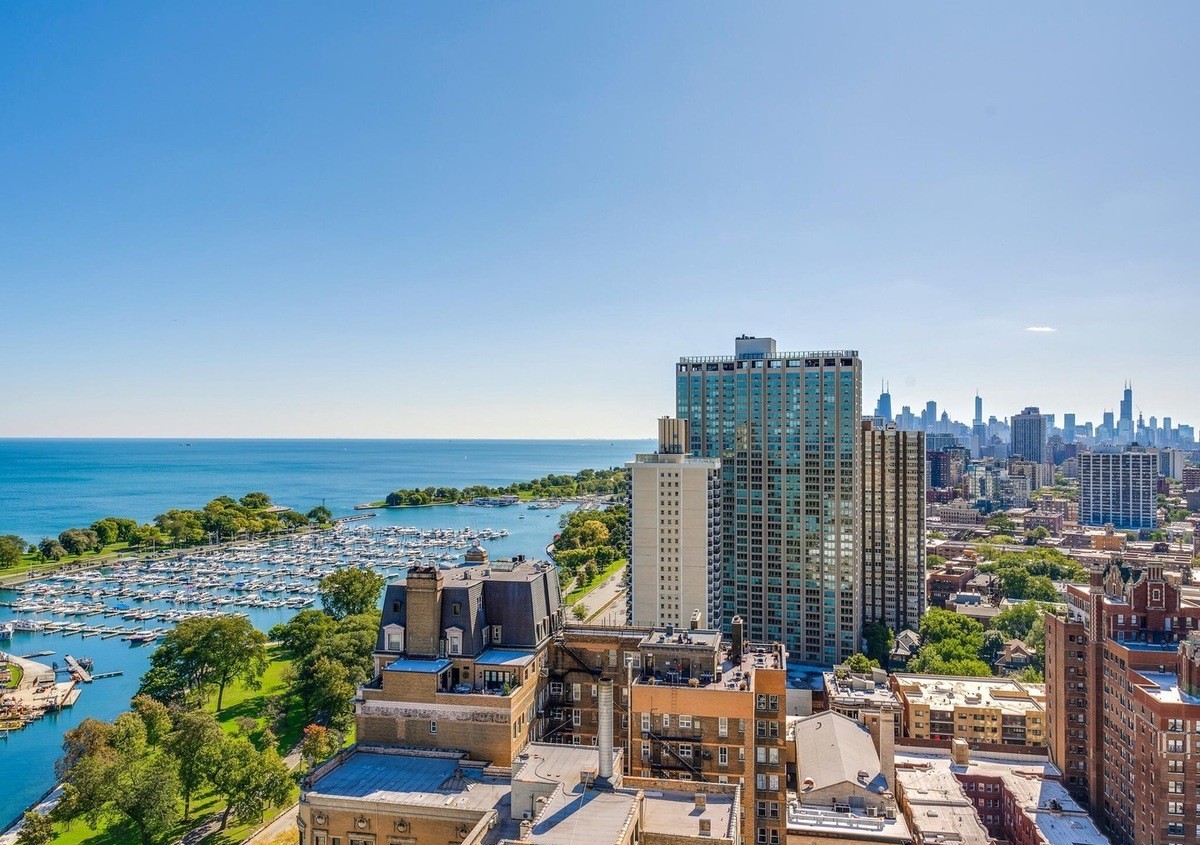 3550 N Lake Shore Drive #1813, Chicago, IL 60657