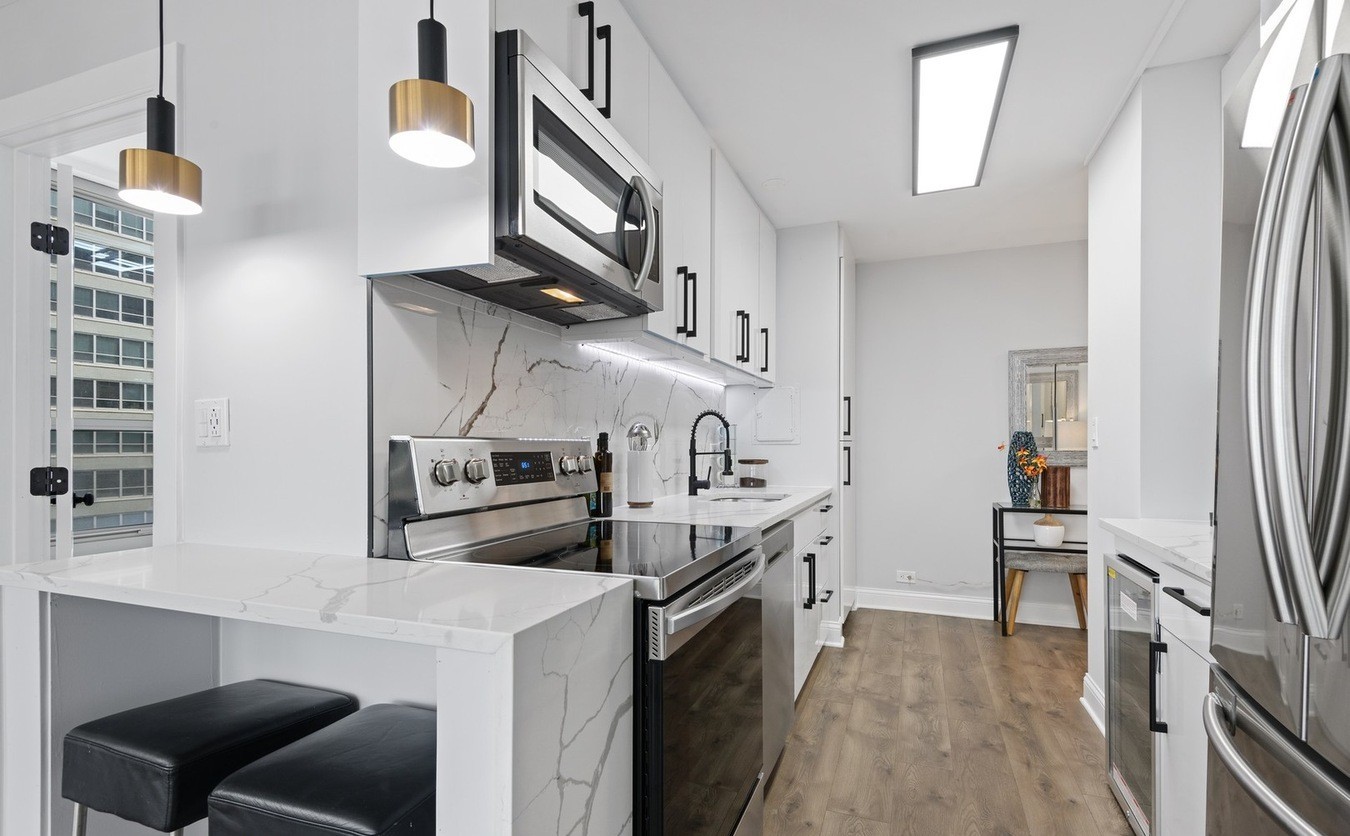 3550 N Lake Shore Drive #1813, Chicago, IL 60657