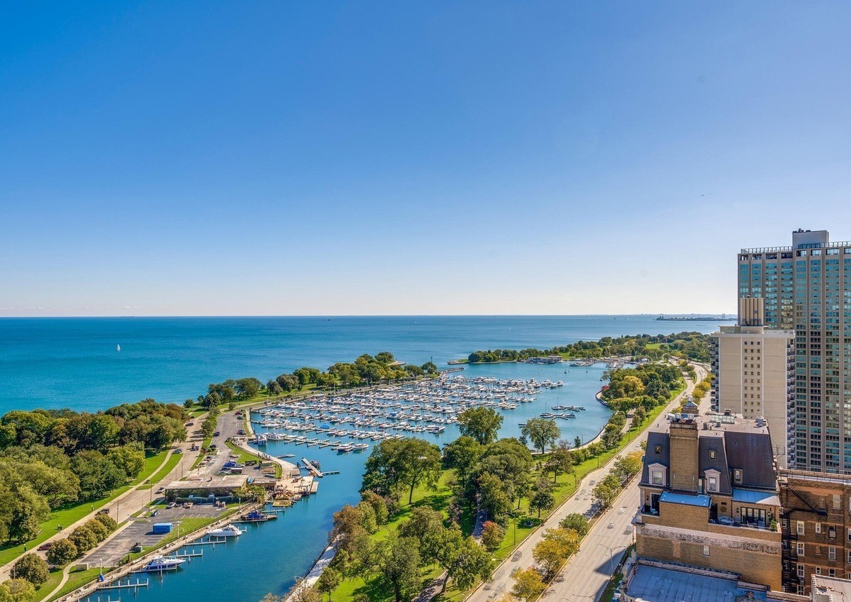 3550 N Lake Shore Drive #1813, Chicago, IL 60657